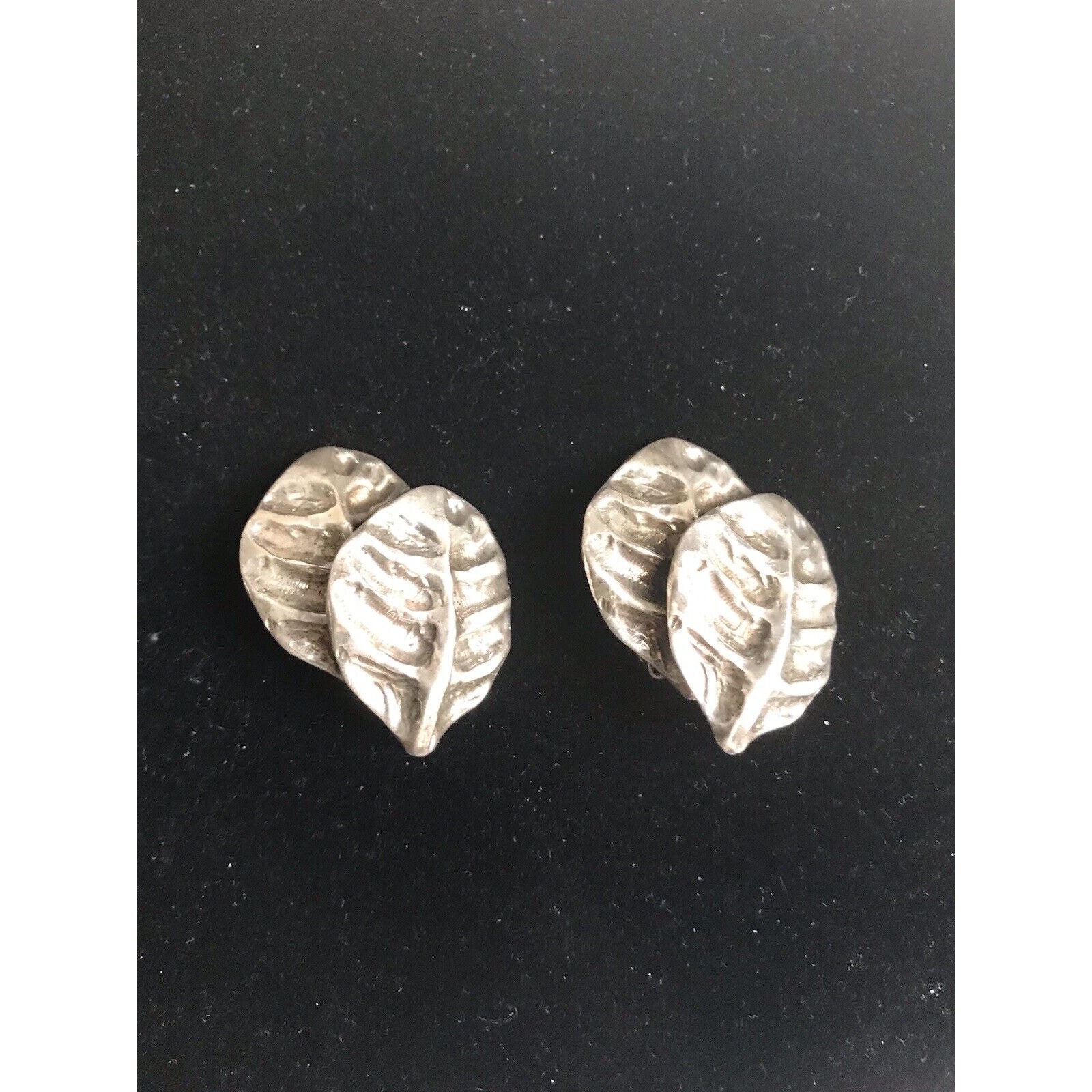 Vintage Robert Lee Morris Clip On Earrings Brutalist Leaves 99$